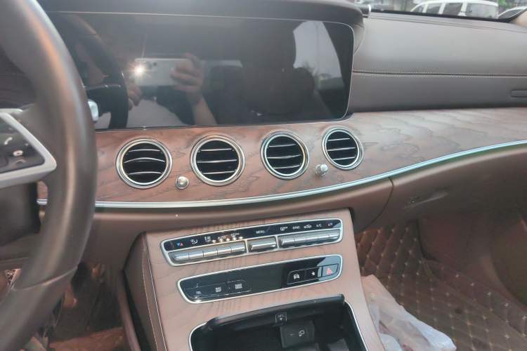 Used Mercedes-Benz E-Class 2023 Updated E 300 L Luxury Edition Audio And AC Panel