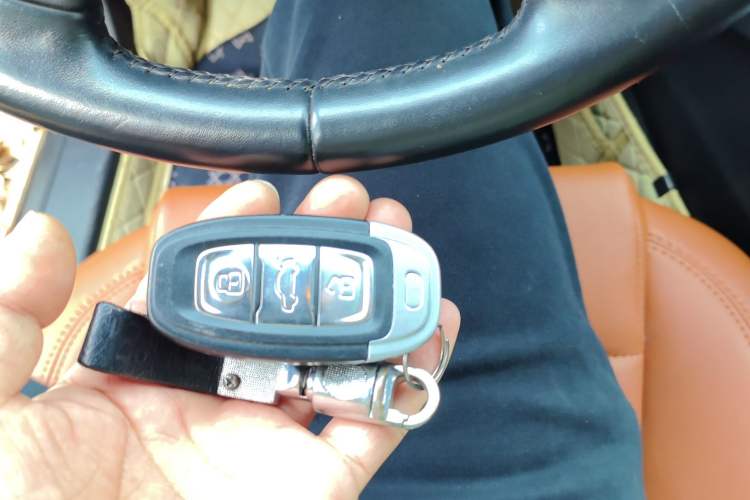 Used Hongqi H7 2018 1.8T Comfort Edition Vehicle Key