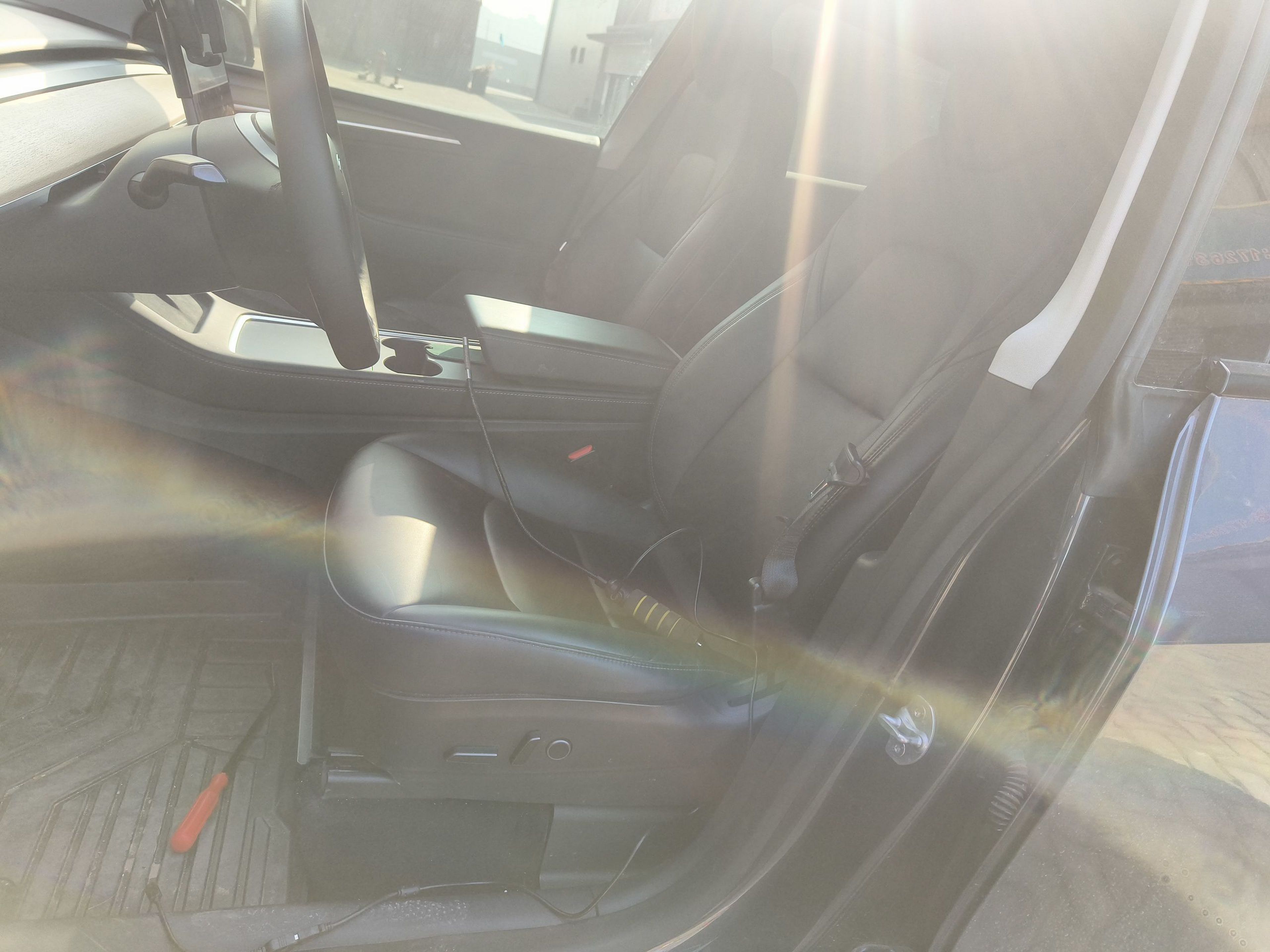 المقاعد الأمامية داخل السيارة