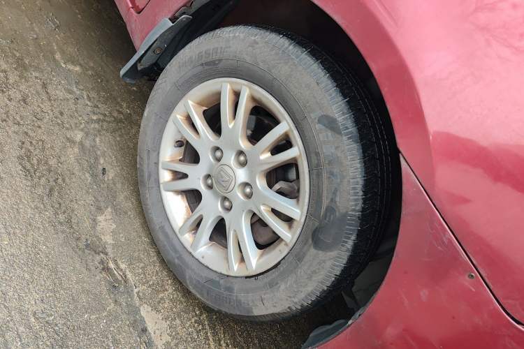 Used Zotye Z300 2014 New Vision 1.5L Manual Fashion Edition Right Front Wheel Hub