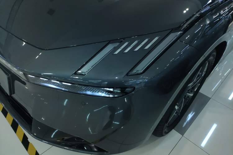 Used Lynk & Co Z10 2025 95 kWh 766 km Range Rear-Wheel Drive Max