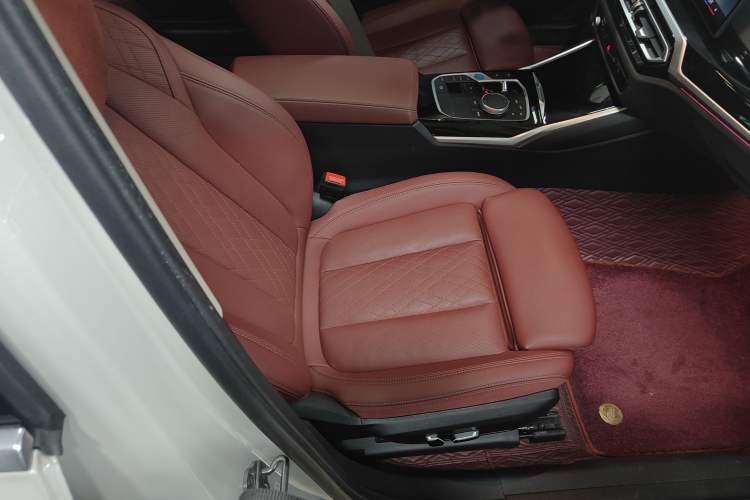 Used BMW i3 2024 eDrive 35 L
