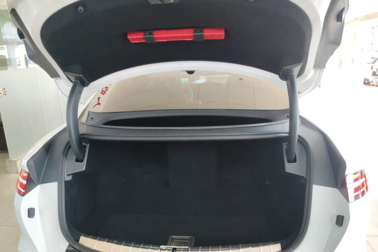 Used Denza Z9 2024 630 km All-Wheel Drive Max Version