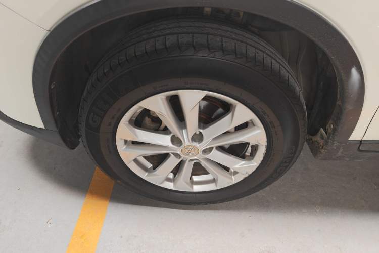 Used Nissan X-Trail 2015 2.0L CVT Comfort MAX Edition 2WD Exterior 4