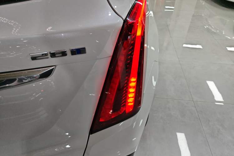 Used Cadillac XT5 2022 2.0T Two-Wheel Drive Luxury Version