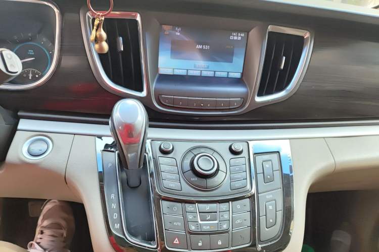 Used Buick GL8 2011 3.0L GT Luxury Business Haoya Edition