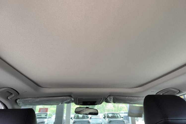 Used Honda CR-V 2026 Model—Global 30-Year Glory Edition 240TURBO Two-Wheel-Drive Dynamic Version Headliner