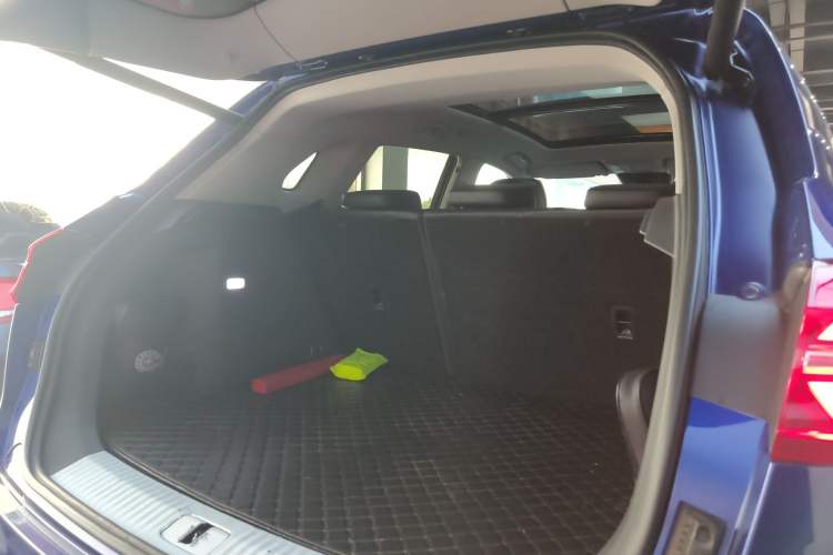 Used Hongqi HS5 2019 2.0T Smart Connect Flagship All-Wheel-Drive Version Trunk