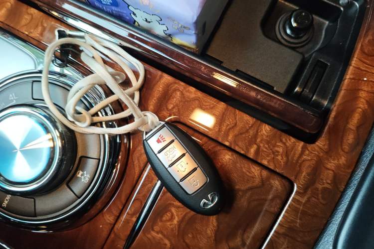 Used Infiniti QX80 2016 5.6L 4WD
