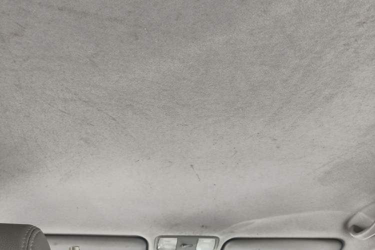 Used Hyundai Verna (older generation) 2010 Sedan 1.4L Automatic Comfort Model GS Headliner