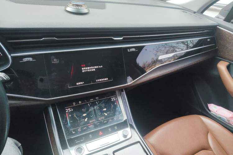 Used Audi Q7 2021 55 TFSI quattro S line Sport model
