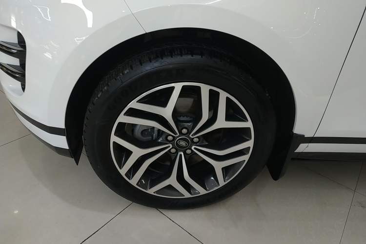 Used Land Rover Range Rover Evoque 2024 Aurora L 249 PS Prestige Light-Chasing Edition