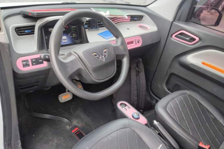 Used Wuling Hongguang MINIEV 2020 Enjoyment Model Lithium Iron Phosphate Center Console