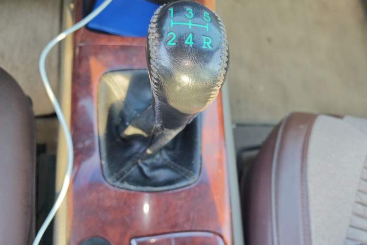 Used Hyundai MoInca 2009 1.8L Manual Luxury Edition GL Gear Lever