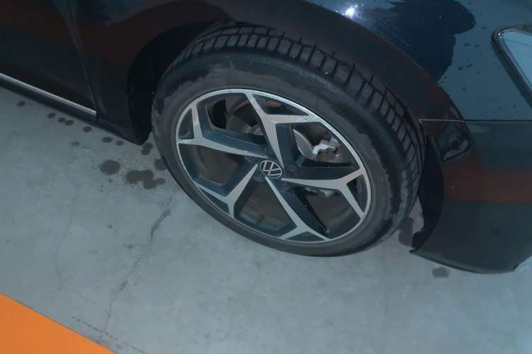 Used Volkswagen Passat 2024 330TSI Starry Elite Edition Right Front Wheel Hub