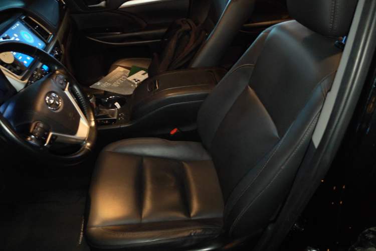 Used Toyota Highlander 2018 2.0T Four-Wheel Drive Prestige Version 7 Seats China VI Standard
