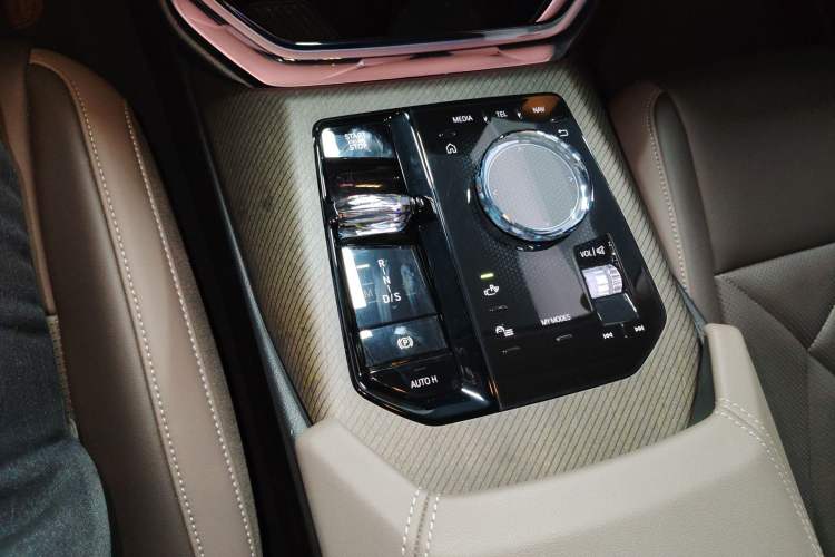 Used BMW X3 2025 xDrive30L Luxury Edition M Sport Package Gear Lever