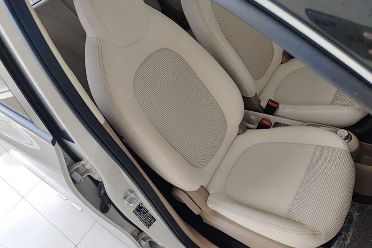 Used Wuling Hongguang MINIEV 2025 Four-Door Version Zhenxiang+ Edition Right Front Seat