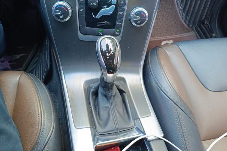 Used Volvo XC60 2015 T5 Smart Upgrade Model Gear Lever