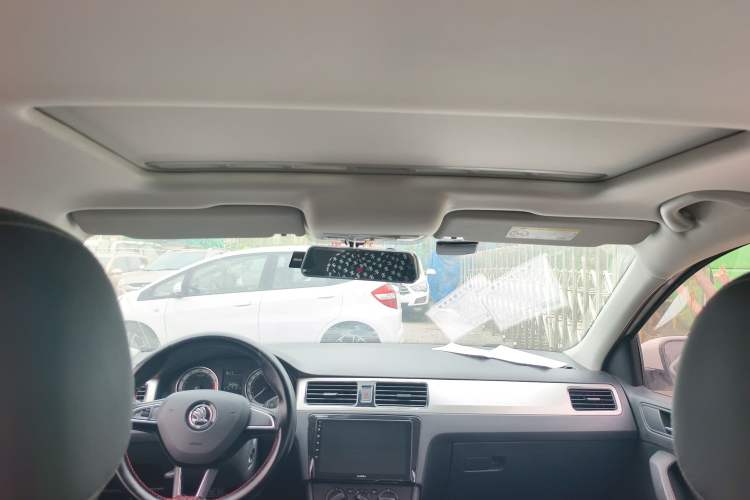 Used Skoda Rapid 2018 1.6L Automatic Comfort Edition Headliner