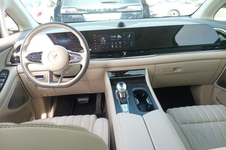 Used VOYAH Dream 2024 PHEV Ultra-Long Range Flagship Edition
