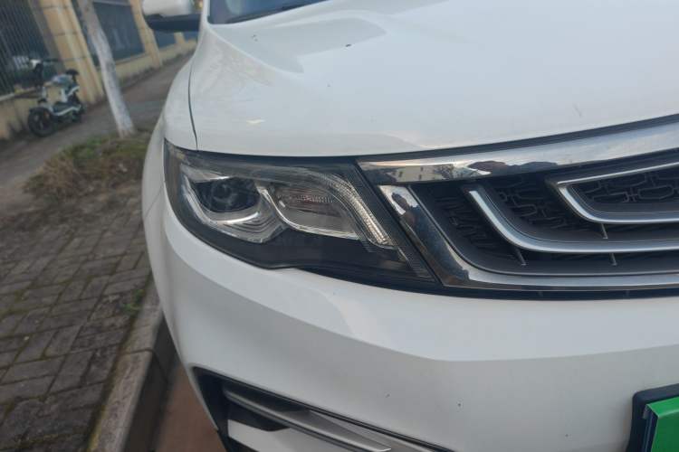 Used Geely Auto Emgrand X7 Sport 2018 1.8TD Automatic Two-Wheel Drive Smart Connect 4G Internet Edition Right Front Headlight