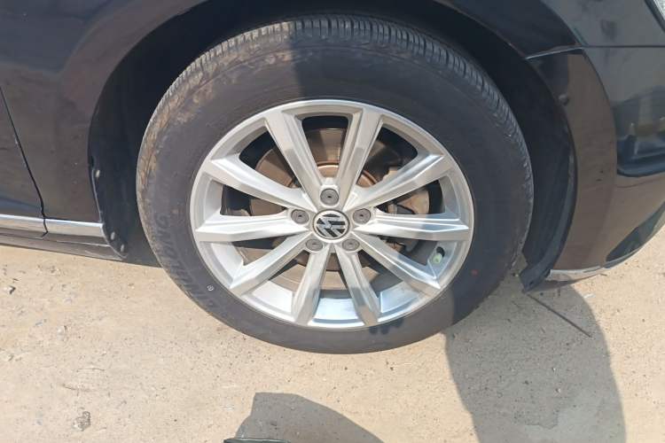 Used Volkswagen Magotan 2017 330TSI DSG Leading Model Right Front Wheel Hub