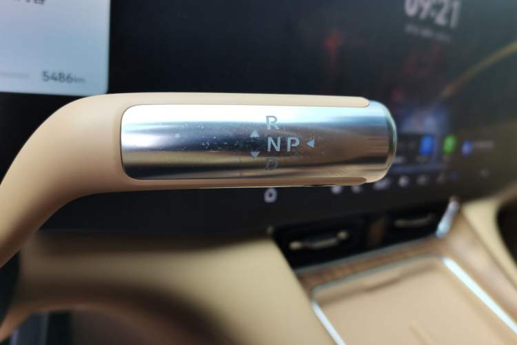 Used Hima AITO M8 2025 Extended-Range Max Version 37 kWh 5-Seater Gear Lever