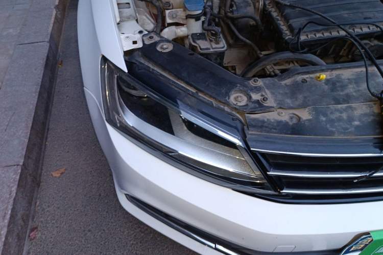 Used Volkswagen Sagitar 2018 1.6L Automatic Comfort Model Right Front Headlight