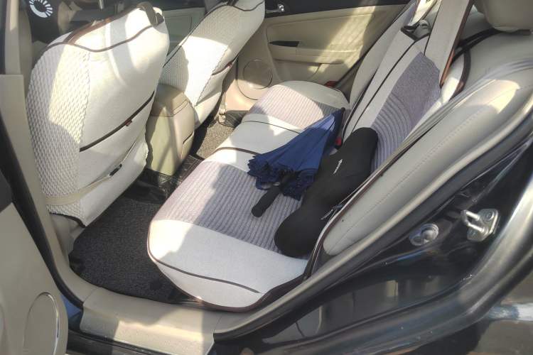 Used Bestune B50 2013 1.6L automatic luxury version Left Rear Seat