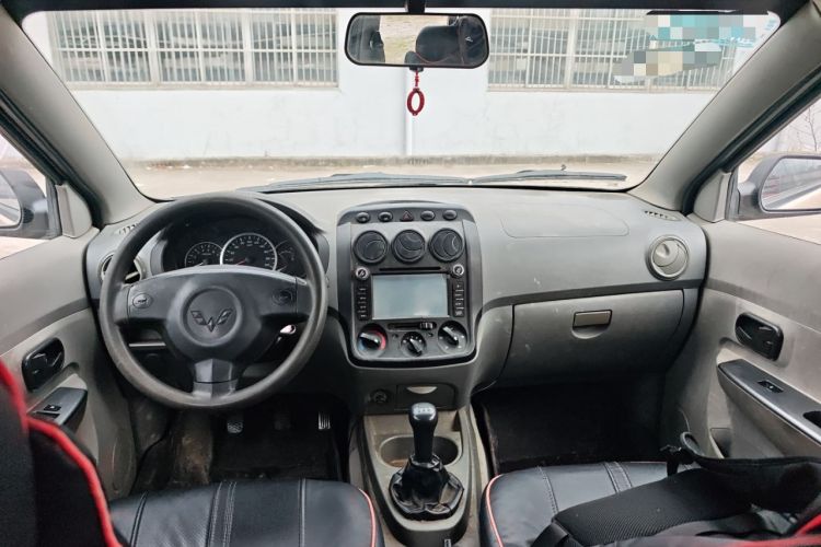 Used Wuling Hongguang 2014 1.2L Base Model China IV Center Console