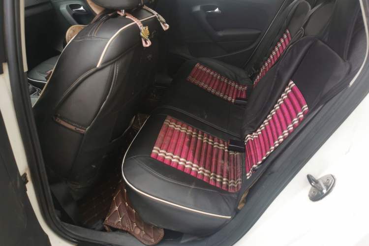 Used Volkswagen Polo 2016 1.6L Automatic Comfort Model Interior 4