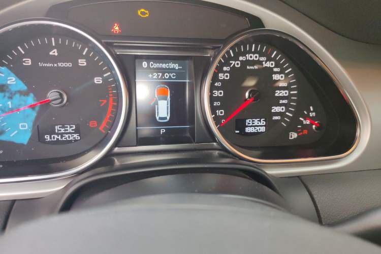 Used Audi Q7 2014 35 TFSI Sport Edition Odometer Close Up