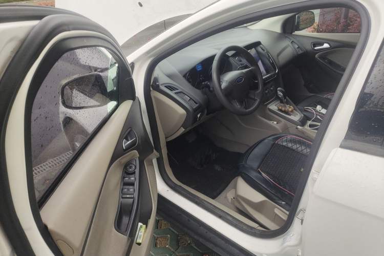 Used Ford Focus 2012 Sedan 1.6L Automatic Comfort Model Driver Seat