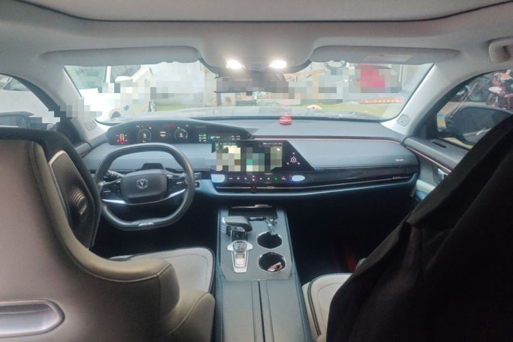 Used CHANGAN UNI-K iDD 2023 Smart Electric iDD 1.5T 135km Smart Leading Model Center Console