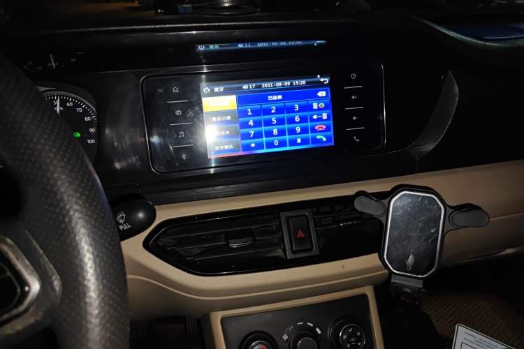 Used CHANGAN KUAYUE Xing V5 EV 2022 6-Seater Passenger Vehicle