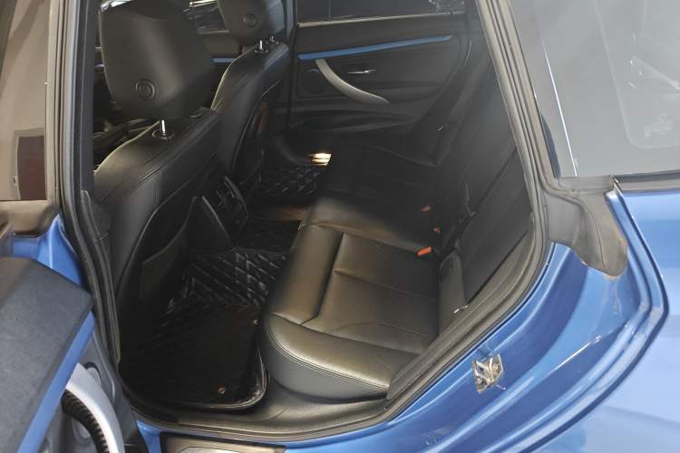 Used BMW 3 Series GT 2014 320i Design Package Model Left Rear Seat