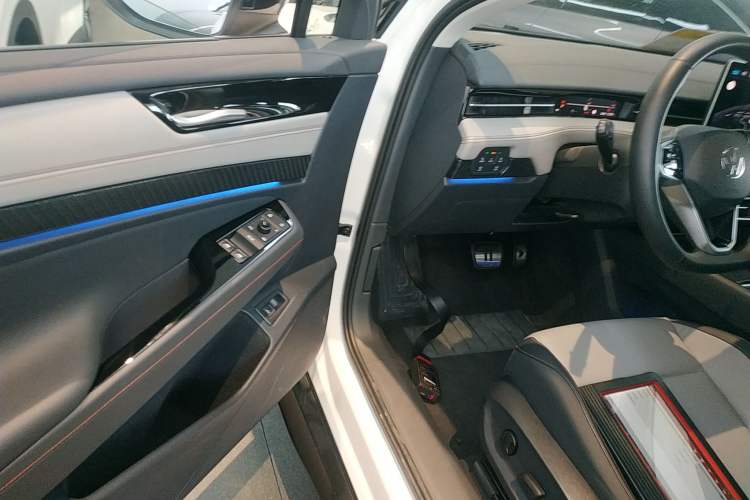 Used Volkswagen ID.7 VIZZION 2024 AIR model Driver Seat