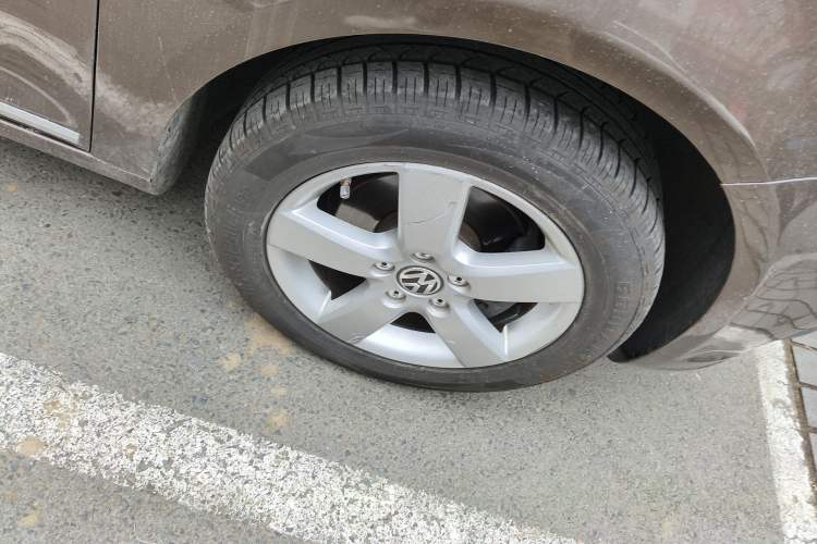 Used Volkswagen Touran 2011 1.4T Manual Zhiya Edition 5 Seats Right Front Wheel Hub