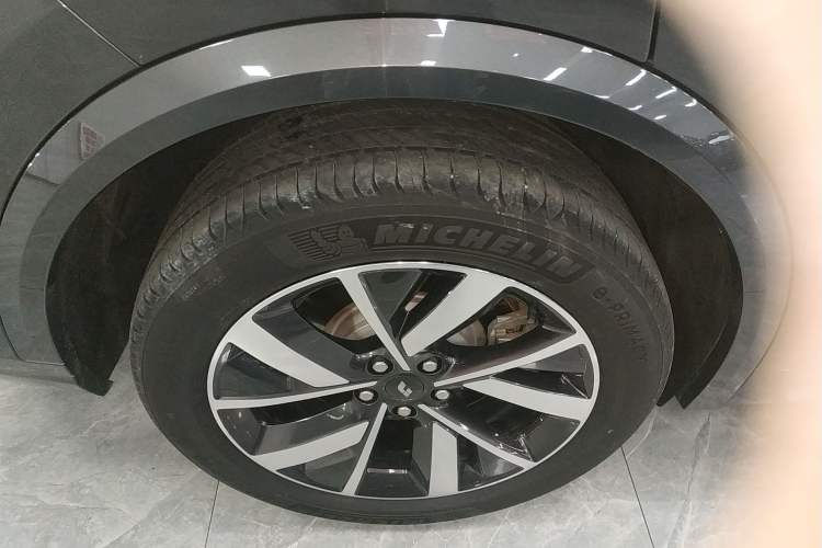 Used Li Auto L8 2023 Air model Right Rear Wheel Hub