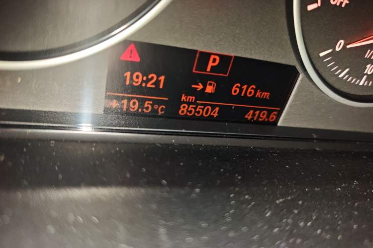 Used BMW 3 Series 2016 320Li Fashion Model Odometer Close Up