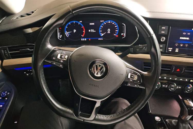 Used Volkswagen Passat 2019 330TSI Luxury Edition China VI Standard