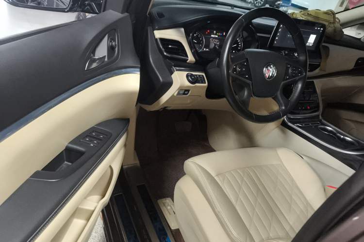 Used Buick GL8 2023 Land Executive Class 652T Luxury Model
