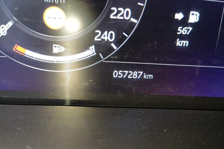 Used Land Rover Range Vogue 2021 3.0T P400 Gasoline Extended-Wheelbase European Specification Odometer Close Up