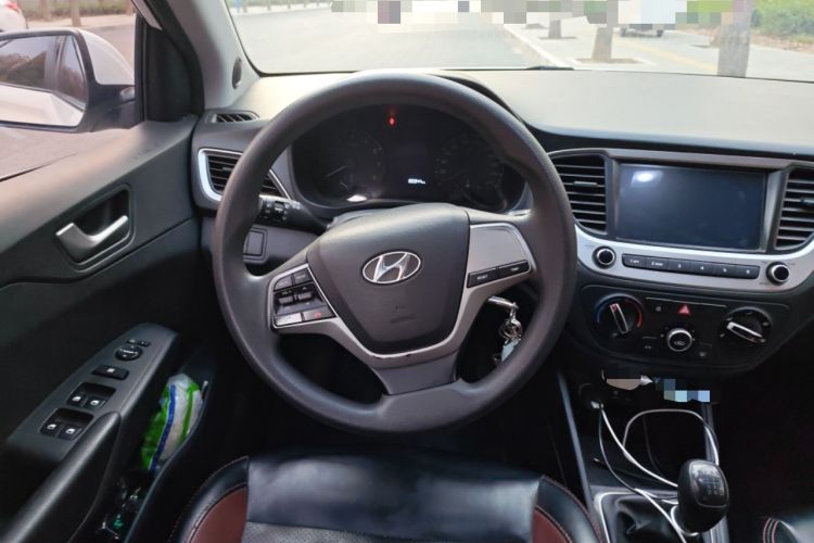 Used Hyundai Verna (new generation) 2016 1.4L Manual Cool Edition GLS Steering Wheel