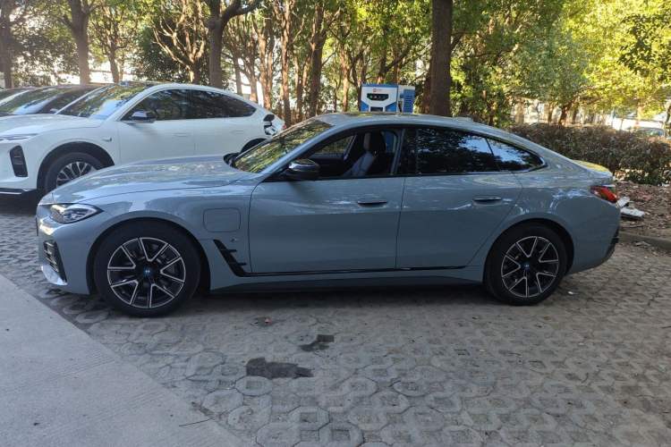 Used BMW i4 2022 eDrive40
