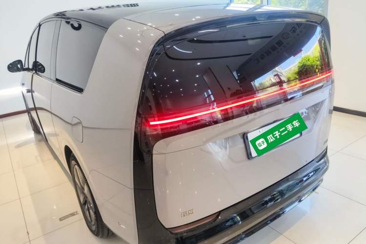 Used Li Auto MEGA 2024 Ultra Model
