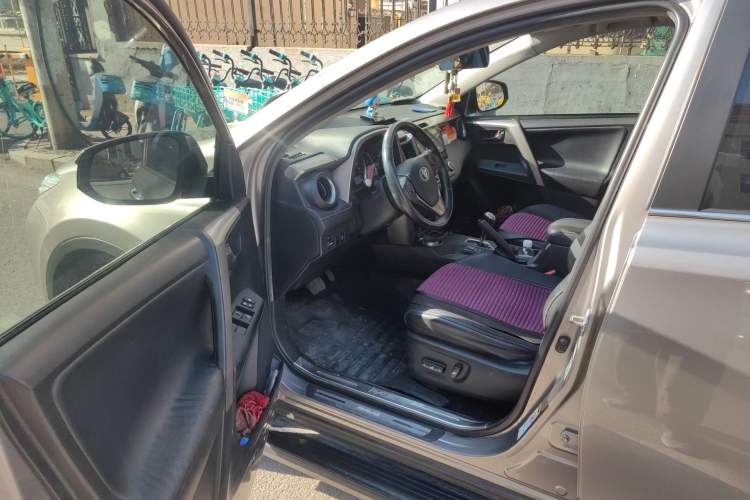 Used Toyota RAV4 2013 2.5L Automatic 4x4 Elite Edition Driver Seat