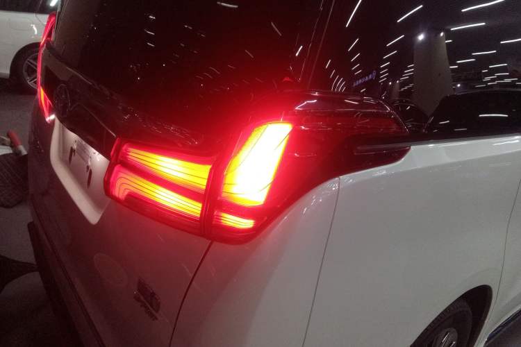 Used Toyota Alphard 2023 Dual-Motor 2.5L Premium Golden Edition