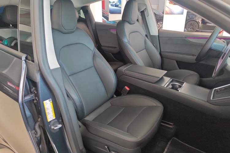 Used Tesla Model Y 2025 Long-Range All-Wheel Drive First Edition Right Front Seat